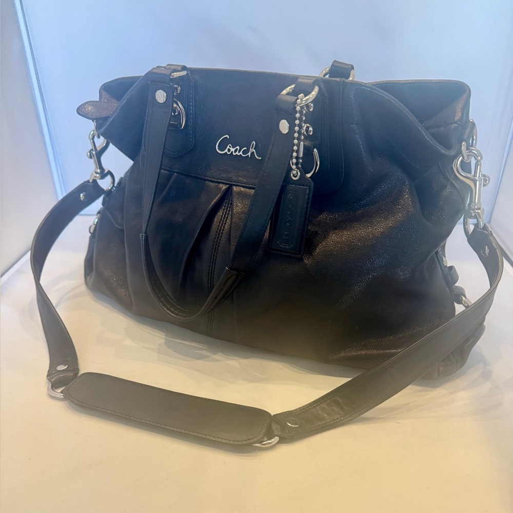 EUC Coach Ashley Black Leather Tote F15513